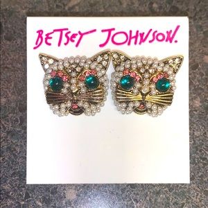 BETSY JOHNSON Unique Pearl Cat Stud Earrings